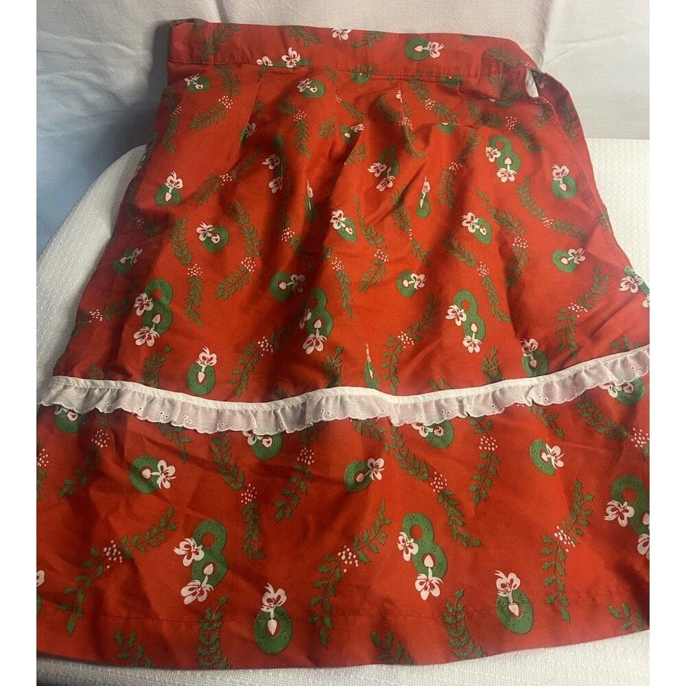 Red Green White Trim Wreath Christmas Vintage Half Apron Pocket Holiday Hostess